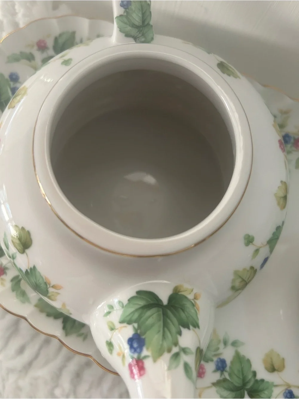 Andrea by Sadek Japan 2cup Teapot, Teacup & Serving Tray Raspberry Vine Pattern